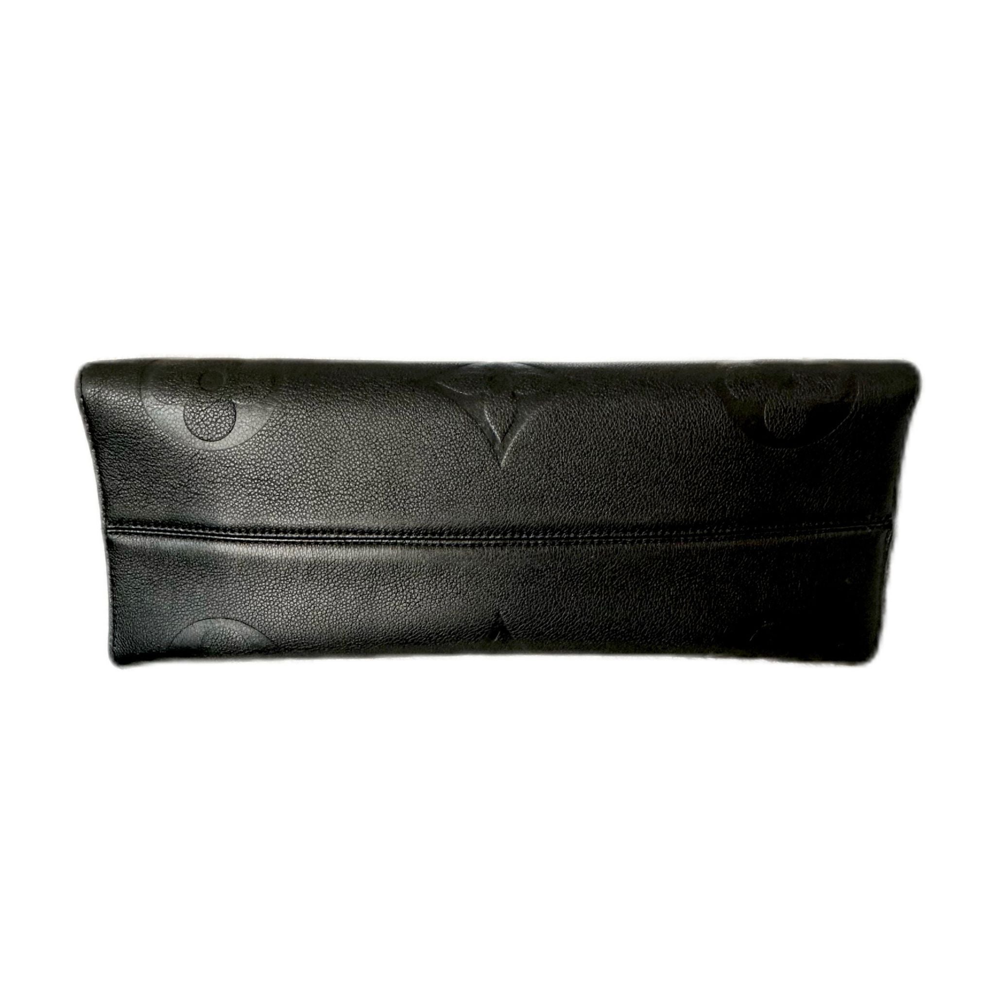 Louis Vuitton Empreinte Monogram Giant OnTheGo MM - Black